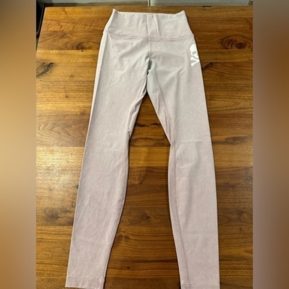 Lululemon Wunder Under High-Rise Tight Snow Washed 28"
Washed Light Pink Size 4
